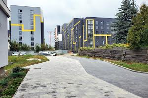 комерційна за адресою Залізнична вул., 7