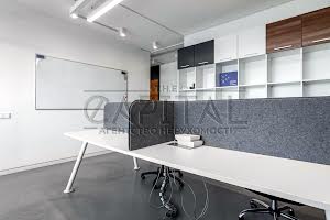 комерційна за адресою Кловський узвіз (Кловський), 7а