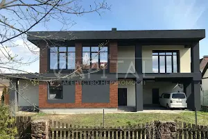 будинок за адресою с. Вишеньки, Квіткова