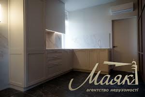 комерційна за адресою Еспланадна вул., 32
