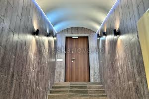 комерційна за адресою Зоопаркова вул., 1