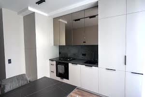 квартира за адресою Залізнична вул., 7