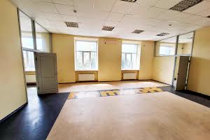 комерційна за адресою Леся Курбаса вул., 12