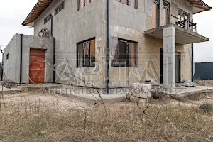 будинок за адресою Набережний