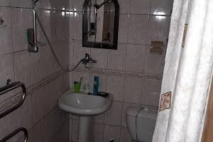комерційна за адресою Нагірна вул., 7