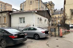 комерційна за адресою Саксаганського вул., 38А