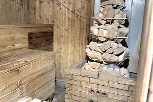 комерційна за адресою Соборності вул., 142