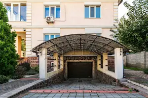 будинок за адресою Вишнева, 1