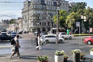 комерційна за адресою Верхній Вал вул., 4-12