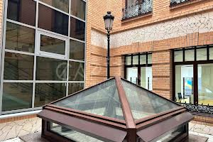 комерційна за адресою Київ, Михайлівська вул., 7