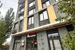 комерційна за адресою Паркова вул., 40