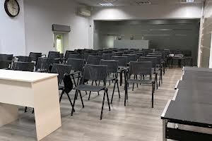 комерційна за адресою Незалежності вул., 18Б