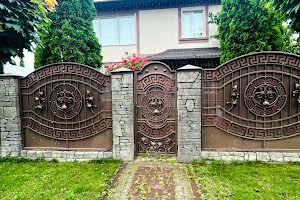 будинок за адресою Харківська вул., 4