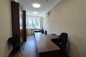 комерційна за адресою Лугова вул., 13