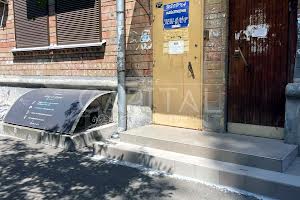 комерційна за адресою Бастіонна вул., 2/1