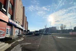 комерційна за адресою Братиславська вул., 52