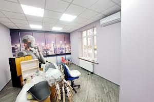 комерційна за адресою Садова вул., 1-В к1