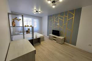 квартира за адресою Тролейбусна вул., 5