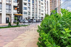 комерційна за адресою Дніпровська набережна вул., 18-Б