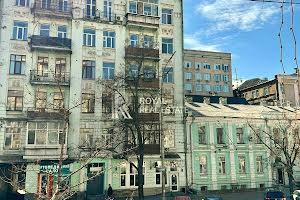 комерційна за адресою Саксаганського вул., 104