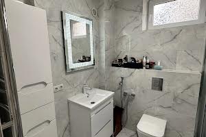 квартира за адресою Кобринської Н., 13