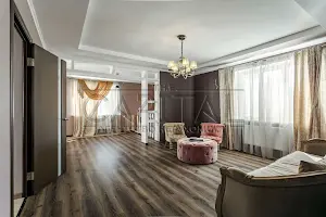 будинок за адресою Вишнева, 1