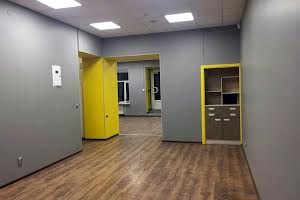 комерційна за адресою Базарна вул., 25