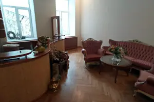 комерційна за адресою Пастера вул., 8