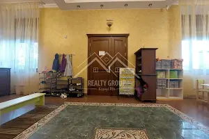 комерційна за адресою Мартіна Шимановського вул. (Комуністична), 1