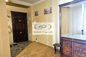 квартира за адресою Святотроїцька вул., 94