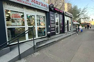 комерційна за адресою Київ, Анни Ахматової вул., 4