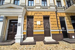 комерційна за адресою Володимирська вул., 22