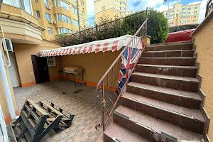 комерційна за адресою Миру вул., 36