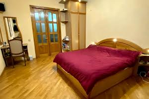 квартира за адресою Конституції пл., 14