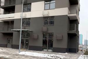 комерційна за адресою Родини Крістерів вул., 14-В
