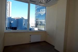 комерційна за адресою Королеви Єлизавети ІІ вул. (Глинки), 7