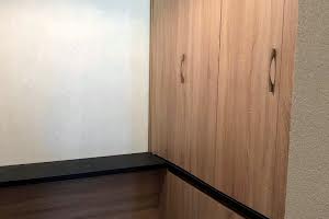 комерційна за адресою Валова вул., 5