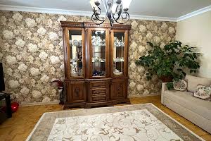квартира за адресою Гната Хоткевича вул., 75А