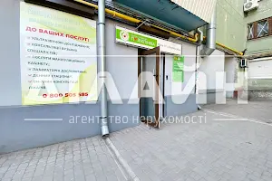 комерційна за адресою Незалежної України вул. (40 років Радянської України), 65