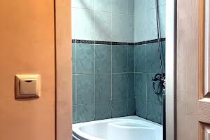 квартира за адресою Середня вул., 30
