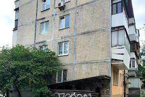 коммерческая по адресу Любомира Гузара просп. (Космонавта Комарова), 16