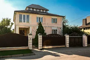 будинок за адресою Вишнева, 1