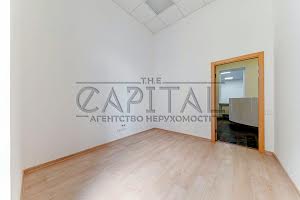 комерційна за адресою Володимирська вул., 4