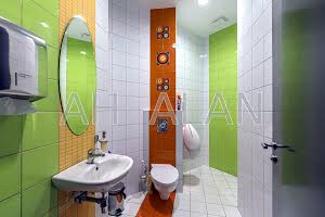 комерційна за адресою Дегтярівська вул., 33