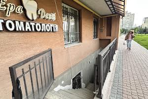 комерційна за адресою Червоної Калини просп., 70