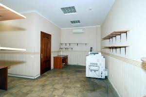 комерційна за адресою Саксаганського вул., 125