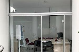 комерційна за адресою майдан Незалежності пл., 1