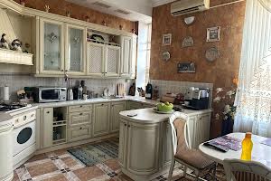 дом по адресу Чарівна