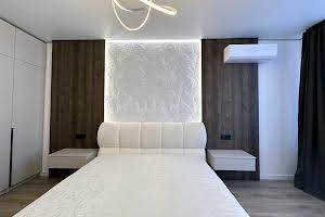 квартира за адресою Степана Бандери вул., 77-Б