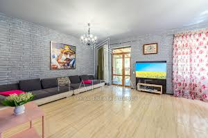 будинок за адресою с. Плюти, Київська, 24В